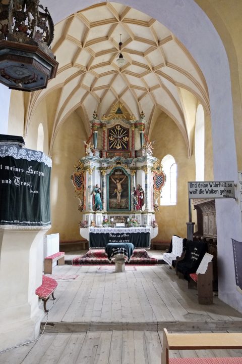 Kircheninnenraum in Wurmloch
