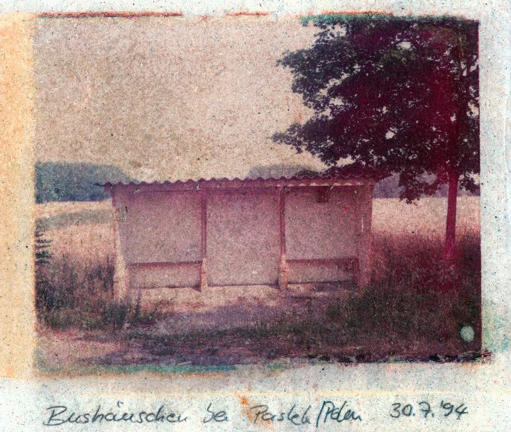 Bushäuschen bei Paslek, Polen, 1994, Polaroidtransfer