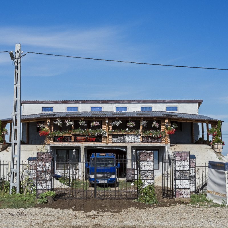 Autowerkstatt oder vielmehr Autohaus südlich von Oradea