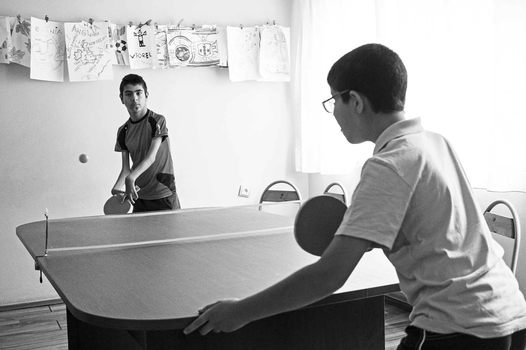 Viorel und Andrei spielen Tischtennis