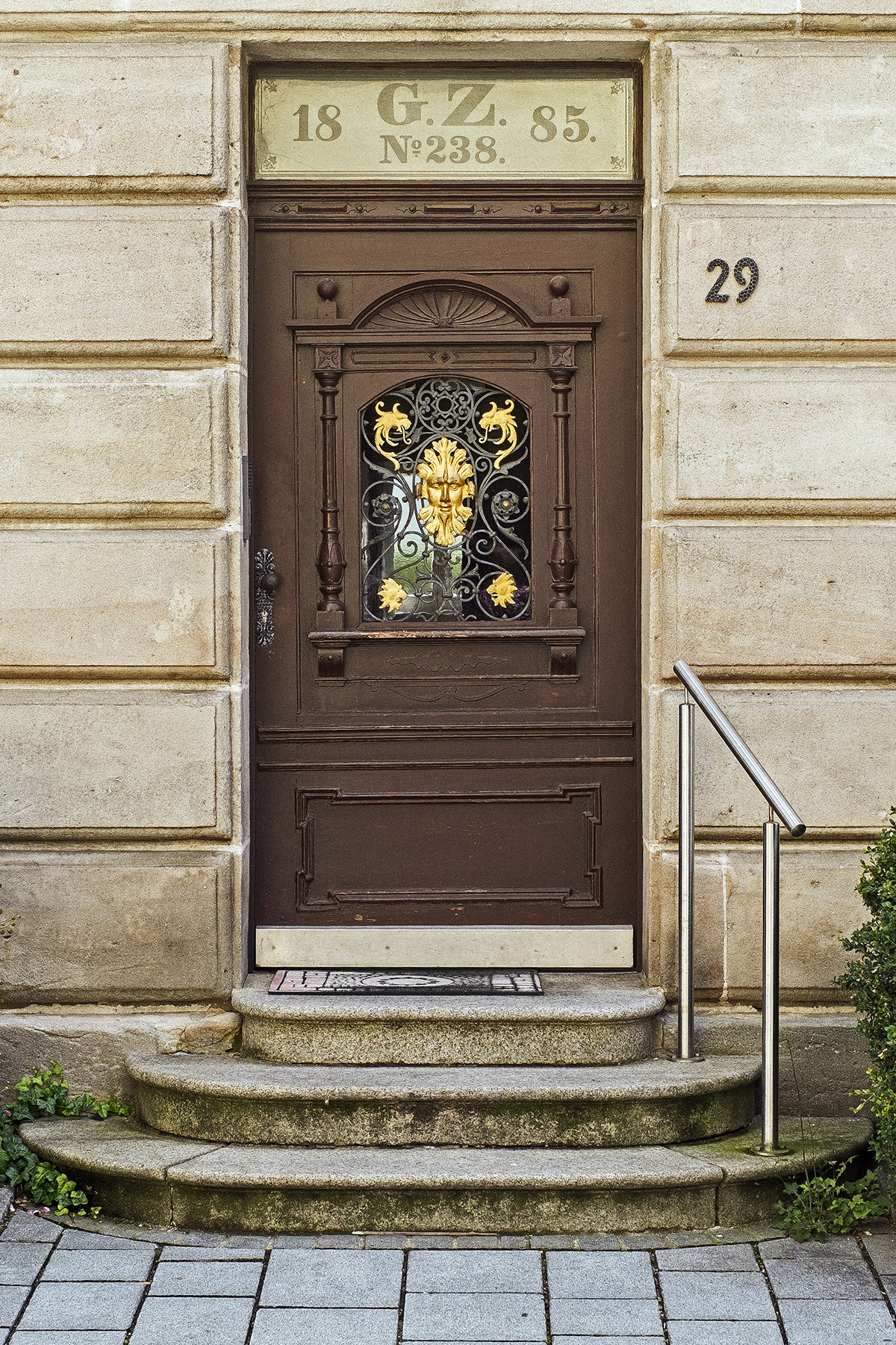 Eingang zur ehemaligen Fabrikantenvilla - G.Z. für Georg Zimmermann