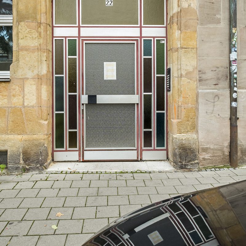 ... nebenan wurde in den 60ern der Eingang erneuert.