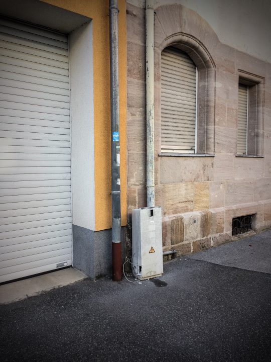 Verteilerkasten zwischen Karlstraße 5 und 7