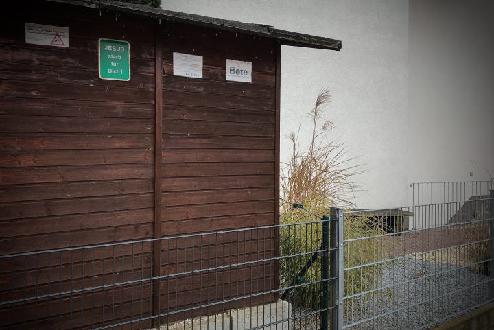 In der Vorstadt kann man noch einen Blick in den Garten Eden erhaschen...