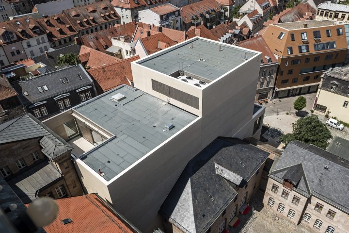 Blick vom Rathausturm nach unten - also so gefällt mir das Teil bis jetzt am besten (vermutlich ist das auch die Perspektive, die man hat, wenn man sich so ein Architekturmodell anschaut...)