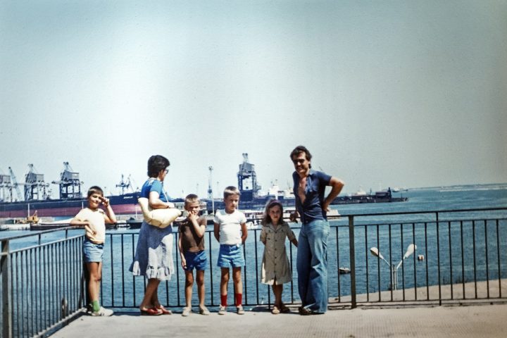 Der Hafen von Tarent, im Vordergrund Familie Söllner