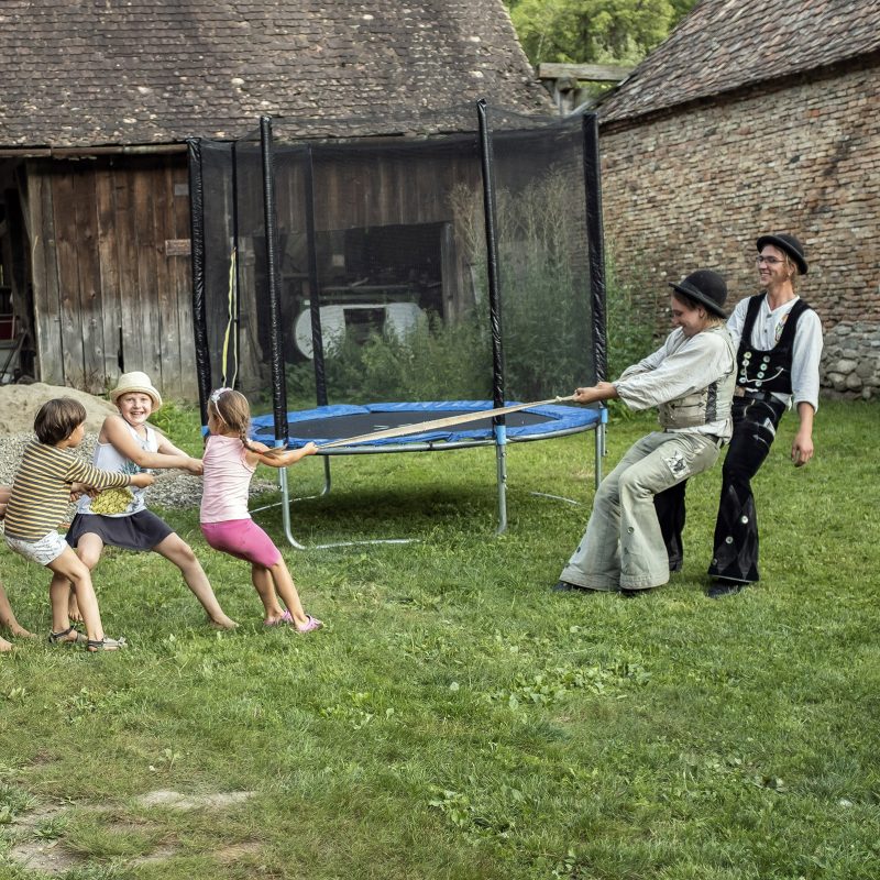 Kindergeburtstag - Tauziehen mit Gesellen