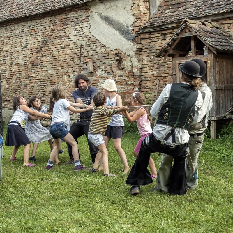 Kindergeburtstag - Tauziehen mit Gesellen
