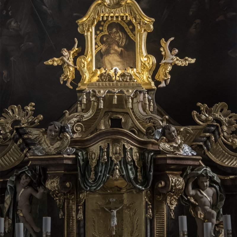 Hier wird ein Marienbild verehrt und entsprechend in Szene gesetzt
