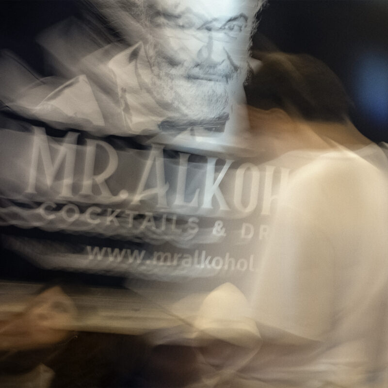 Jugendliche bei Mr. Alkohol, Szeged