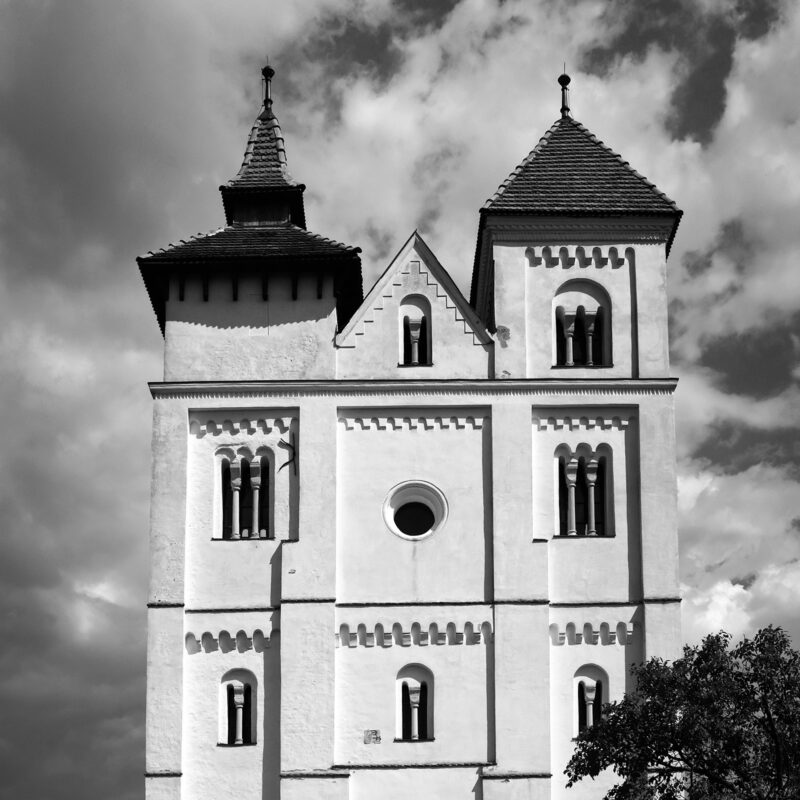 Mönchsdorf, Herina, Harina - romanische, dreischiffige Pfeilerbasilika aus dem 13. Jahrhundert