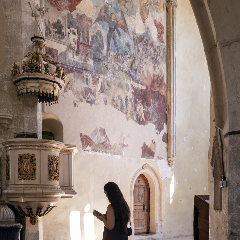 Die restaurierte Wandmalerei des „Jüngsten Gerichts“ in der evangelischen Kirche von Reichesdorf (Richiș)