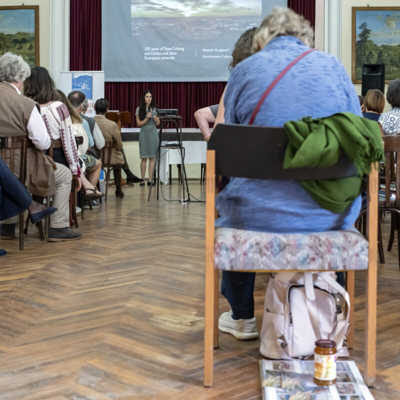 Dr. Natalie Gutgesell, Kunsthistorikerin und Vorsitzende des Kunstvereins Coburg, spricht beim Transylvanian Arts Festival 2026 über das Haus Sachsen-Coburg und Gotha und seine europäischen Verbindungen.